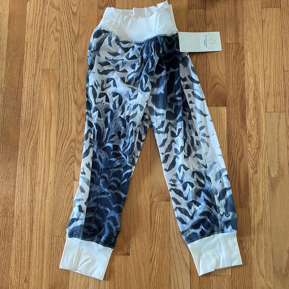 NWT lululemon dance to yoga pant